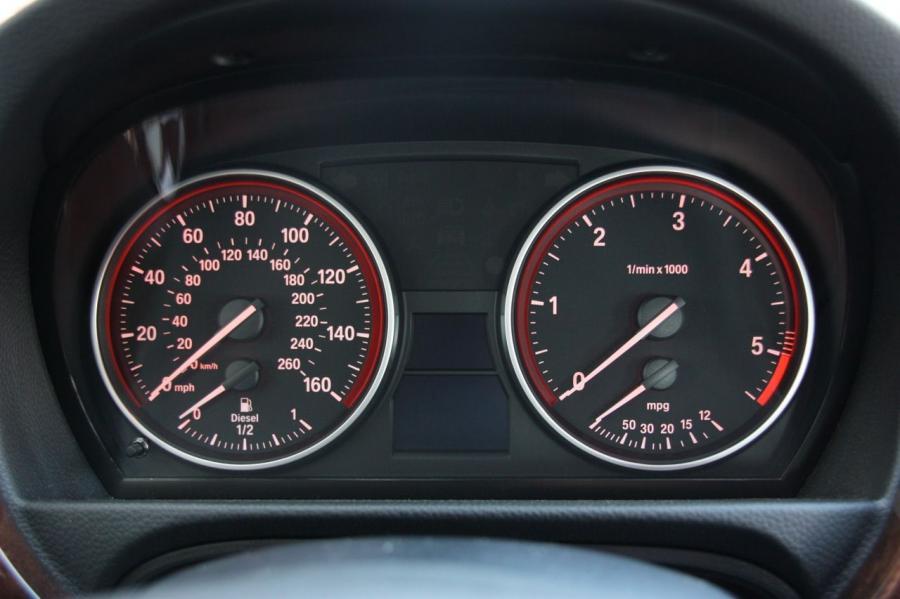  BMW 335d 2009 года  (фото 23 из 38)
